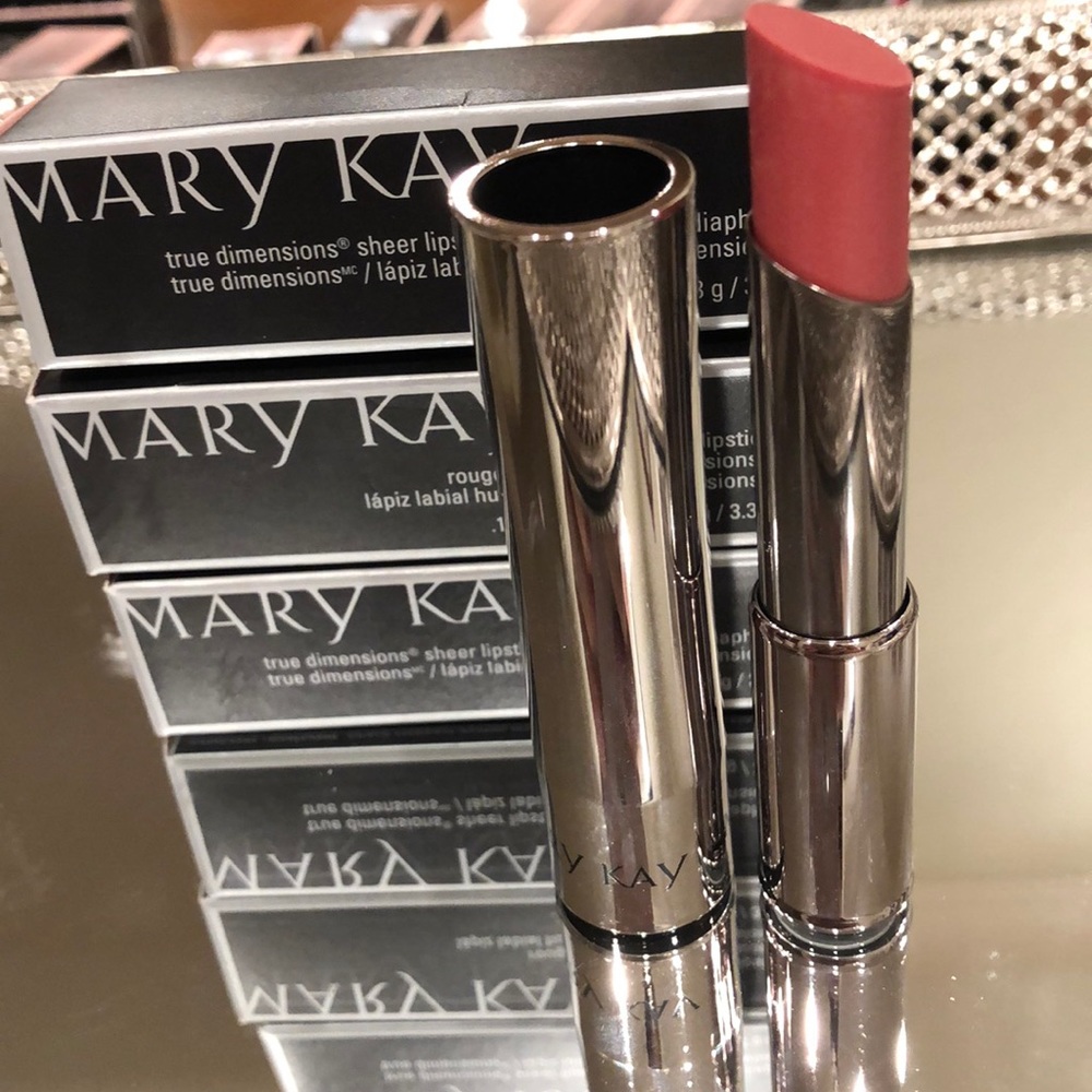 NEW Marykay true dimensions lipstick.